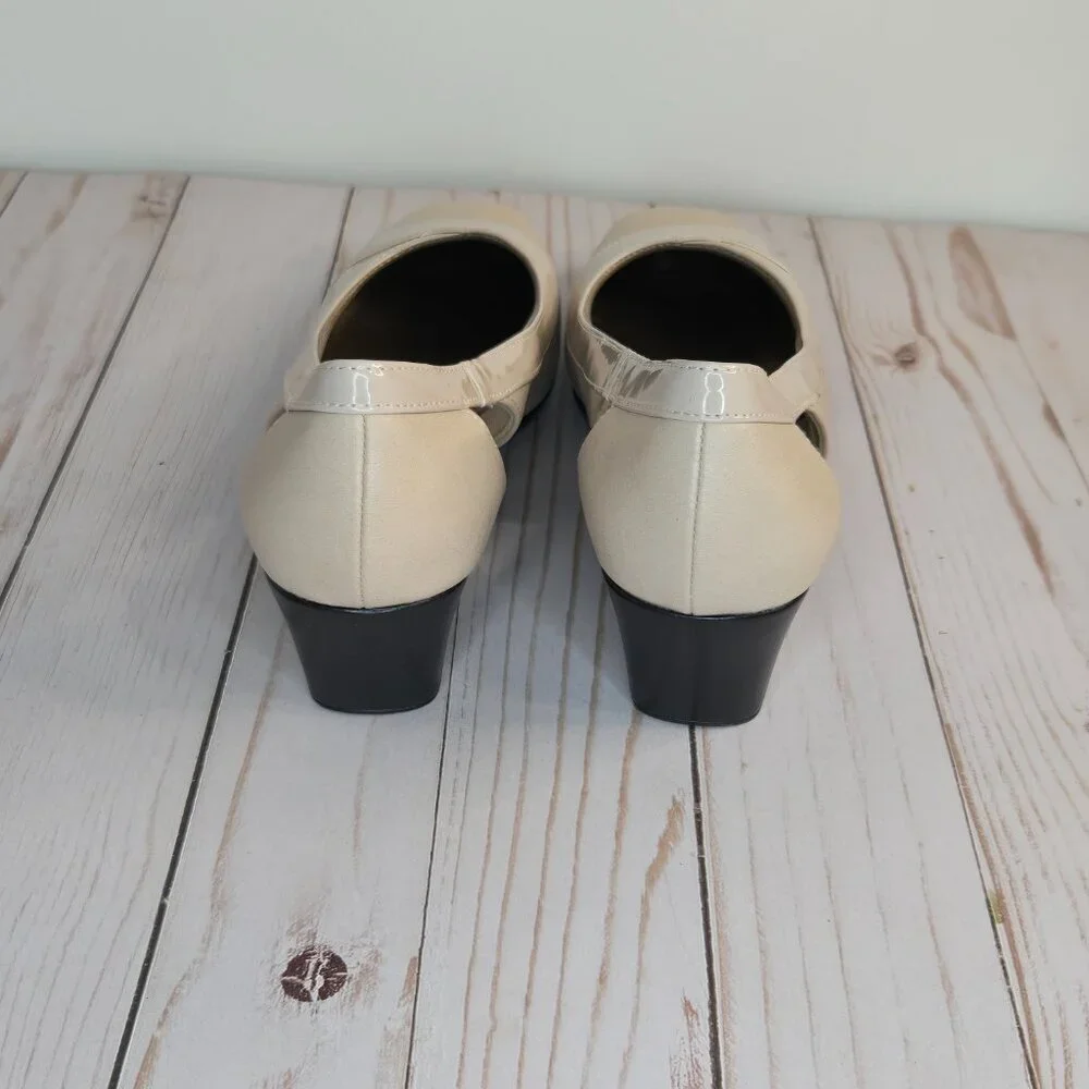 LifeStride Grandeur Cream Wedge Pumps Women’s 7.5 Square Toe Comfort Heels
